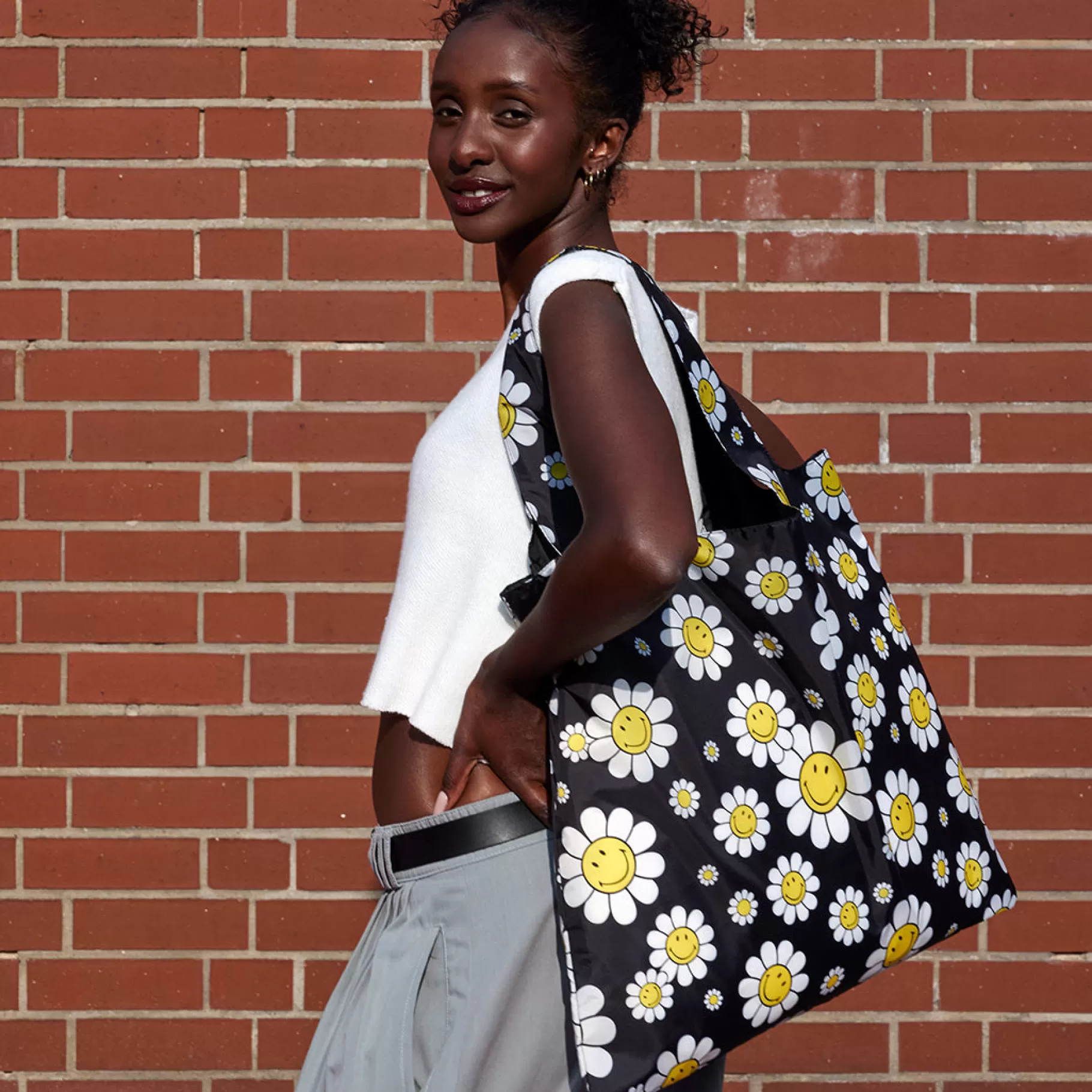 LOQI SMILEY Flowers Sac recyclé noir* Sacs